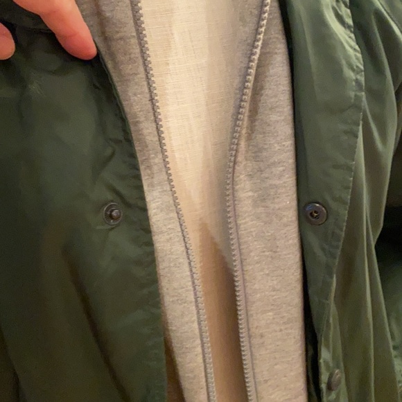 MENS CABELA’S BUILT IN HOODIE JACKET W QUILTED LINING ZIP / BUTTIN FRONT - Picture 5 of 9